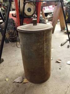 lot 587 image: Vintage Metal Can with Lid