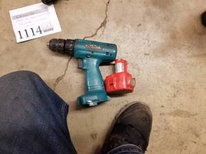 lot 1115 image: Makita 6227D 38 12V Drill, Battery