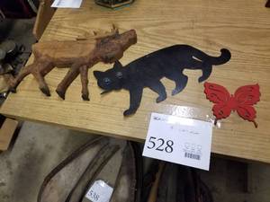 lot 528 image: Lot of (3) Wall Art - Moose, Cat, Butterfly
