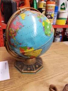 lot 523 image: Table Globe