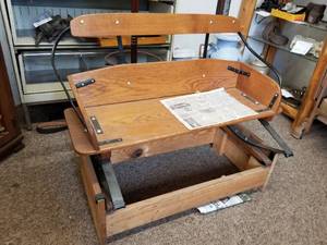 lot 521 image: Vintage Horse Drawn Buggy Seat