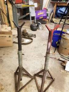 lot 586 image: Lot of (2) 34 Pipe Stands