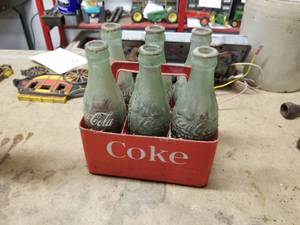 lot 488 image: Collector City Coca-Cola Bottles with 6-Pack Holder