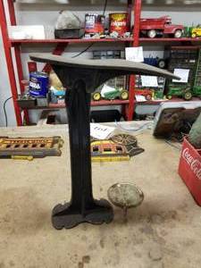 lot 492 image: Heavy Cast Metal Cobbler Shoe Maker Stand