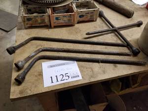 lot 1125 image: Lot of (4) Tire Irons