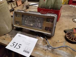 lot 515 image: Vintage Truck Gauge Cluster
