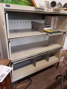 lot 496 image: Metal Lateral File Cabinet 3-drawer