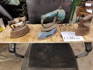 lot 1136 image: Lot of (3) Vintage Irons