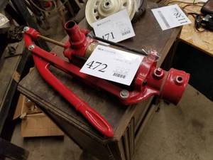 lot 472 image: Water Pump