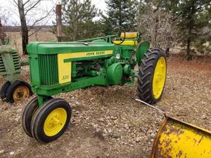 lot 4 image: 1957 John Deere Series 520 Tractor