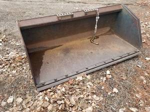 lot 8 image: Skid Steer Loader Bucket Attachment