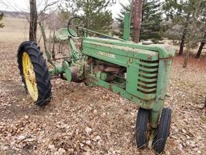 lot 6 image: John Deere Model B Tractor