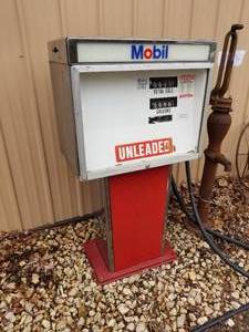 lot 12 image: Gas Pump
