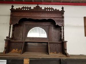 lot 1142 image: Vintage Organ Top Shelving Unit