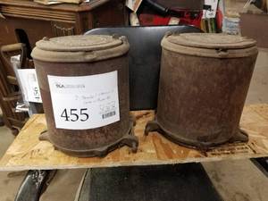 lot 455 image: Lot of (2) Deere & Mansur Co Grain Bean Pots