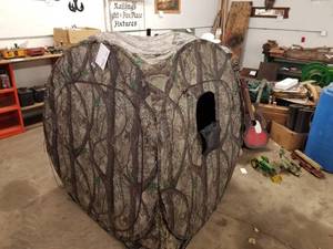 lot 560 image: Hunting Blind