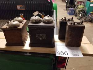 lot 466 image: Lot of (4) Vintage Doorbells