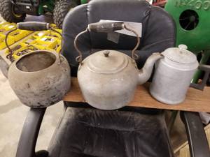 lot 479 image: Lot of (3) Vintage Tea Kettles