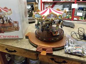 lot 480 image: Mr. Christmas Holiday Around The Carousel (in original box)