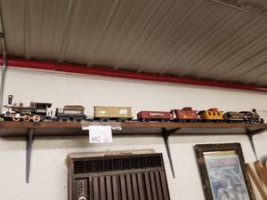 lot 482 image: Train Set 8-piece