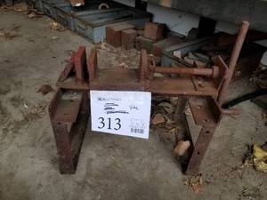 lot 313 image: Vise
