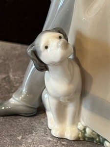 lot 11 image: NAO Lladro Figurine