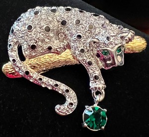 lot 129 image: Off Park collection Two Tone, Multi Colored Crystal and Enamel Leopard Brooch