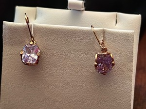 lot 133 image: Beautiful Vanna K Earrings