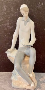 lot 37 image: Lladro Figurine The Hebrew Student