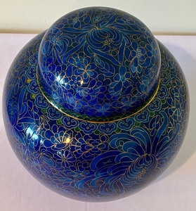 lot 53 image: Large Beautiful Lidded Cloisonn Vase