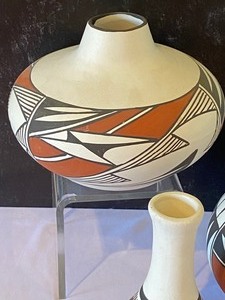 lot 59 image: Three Lovely Pieces of Acoma Pottery