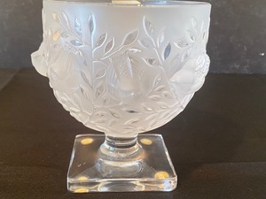 lot 63 image: Lalique Crystal Bird Motif Candy Dish