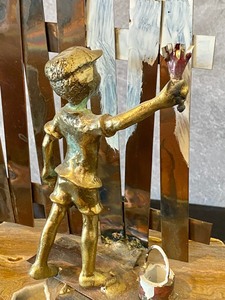 lot 86 image: Vintage Bijan Sculpture