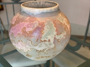 lot 88 image: Beautiful Handcrafted Pottery Vase