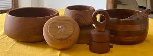 lot 101 image: Vintage Walnut & Teak Serving Items