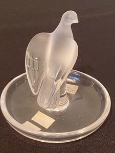 lot 119 image: Lalique Ring Holder