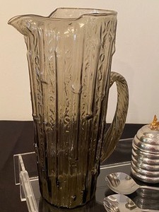 lot 115 image: Vintage Serving Items including a Lucite Tray