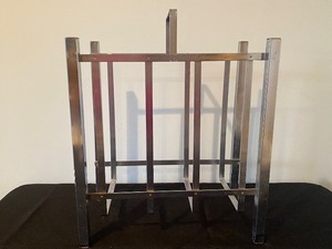 lot 124 image: Vintage Metal Magazine Rack