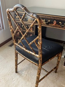 lot 289 image: Lovely Asian Inspired Desk and Chair