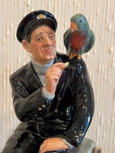 lot 216 image: Royal Doulton Figurine- Shore Leave
