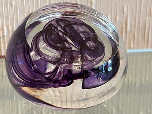 lot 210 image: Beautiful Paperweight