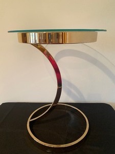 lot 140 image: Contemporary Brass and Glass Top Accent Table