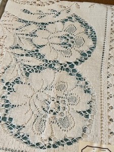 lot 166 image: Vintage English Lace Table Linen