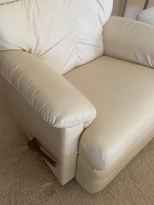 lot 253 image: Ivory Leather La-Z-Boy Recliner
