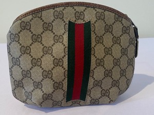 lot 233 image: Gucci Make Up Bag