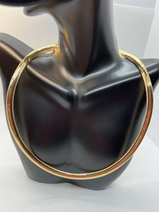 lot 290 image: Gorgeous 14k Omega Necklace w Extender