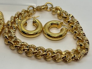lot 302 image: Beautiful Array of 18k GP Jewelry Items