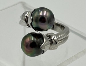 lot 325 image: Double Pearl and Sterling Ring