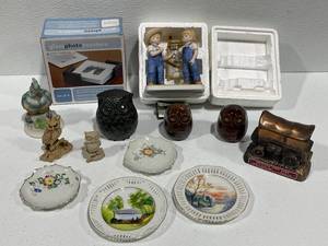 Plates, Figurines