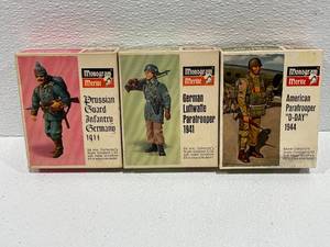 Mongram Merite Military Figures